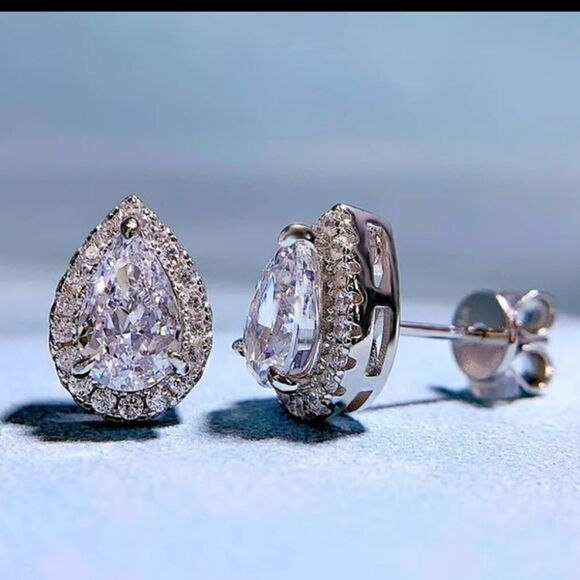 Water drop crystal stud earrings - Picture 7 of 7